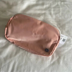 🆕 Lululemon Everywhere Belt Bag - Melon Sorbet